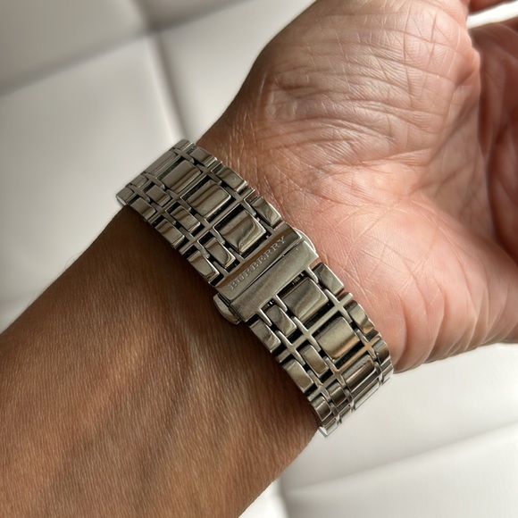 Burberry Heritage Watch - Picture 6 of 6